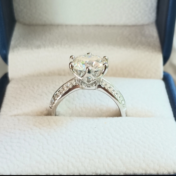 3ct.t.w Moissanite Diamond Ring - Picture 12 of 17